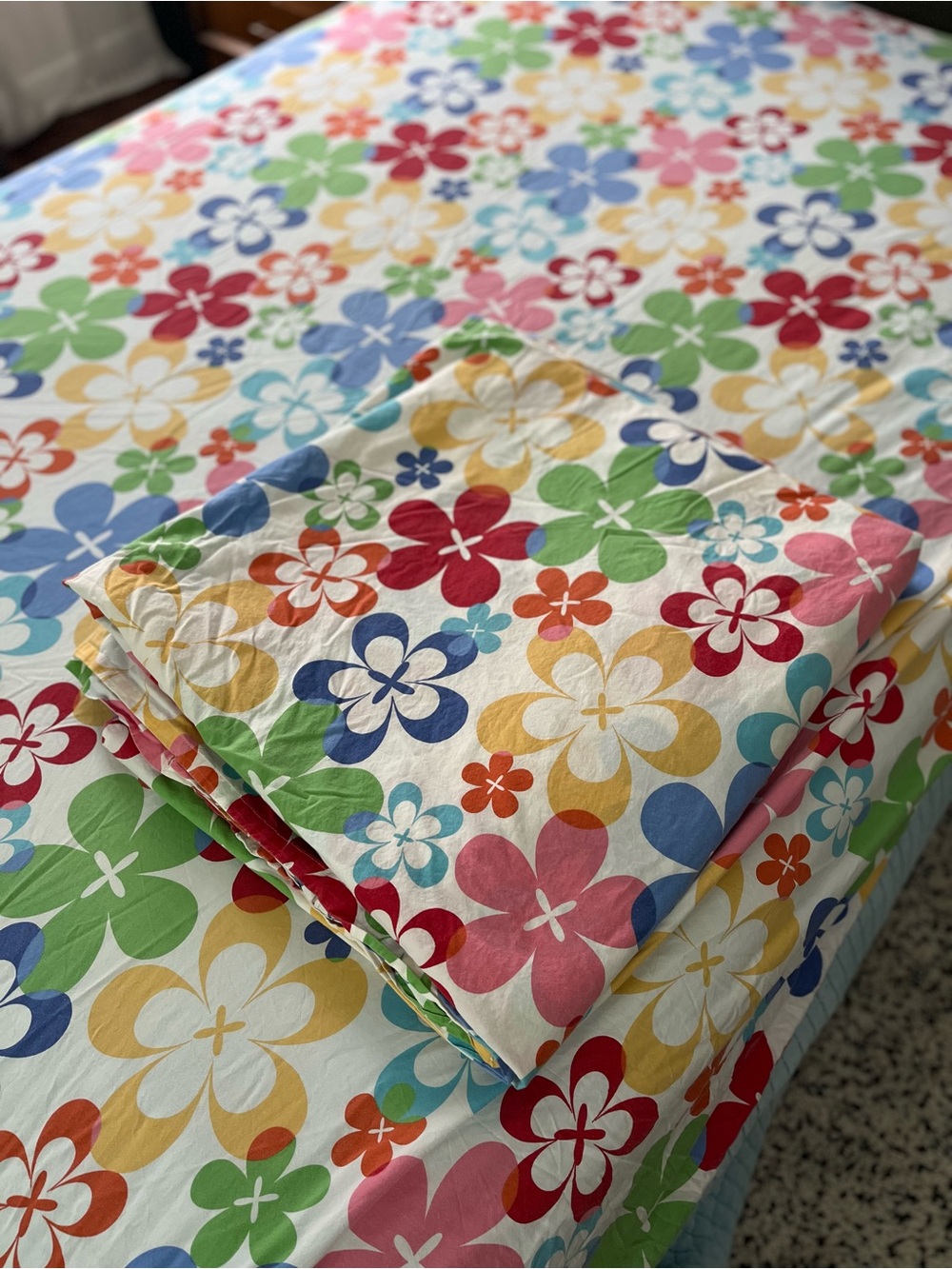 THE COMPANY STORE - cherry Colorful Floral duvet cover w/ matching fitted sheet - Picture 5 of 9
